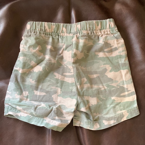 🌞3/$20 J Crew Camo Shorts - Picture 3 of 3
